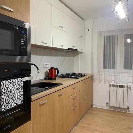 Sunny Apartment In Suceava Exterior photo
