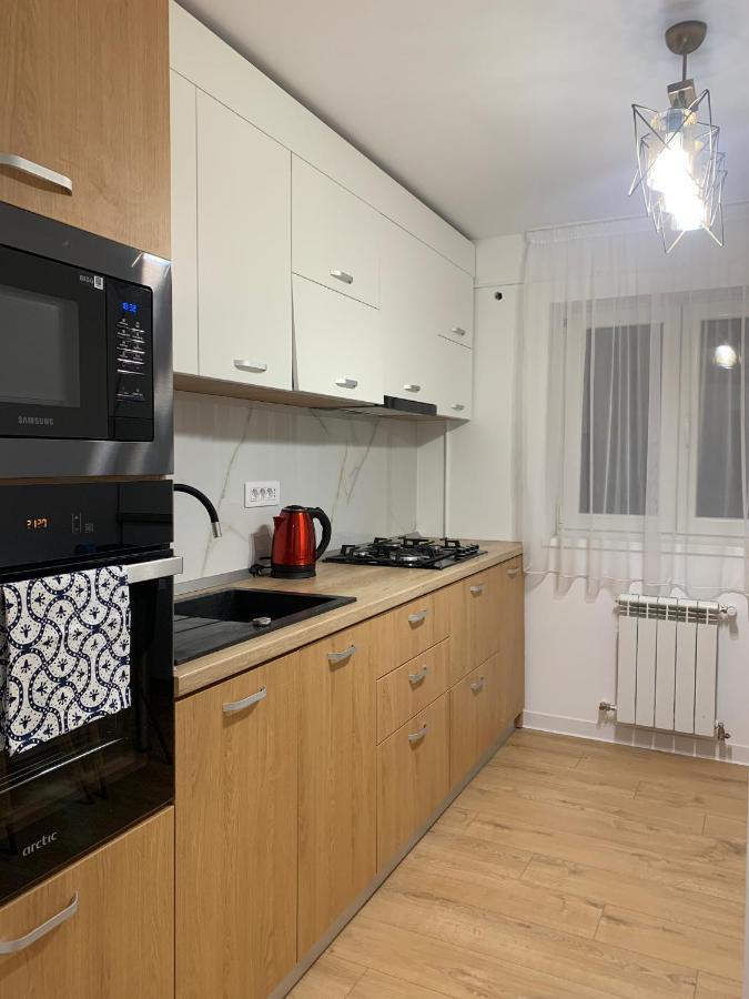 Sunny Apartment In Suceava Exterior photo